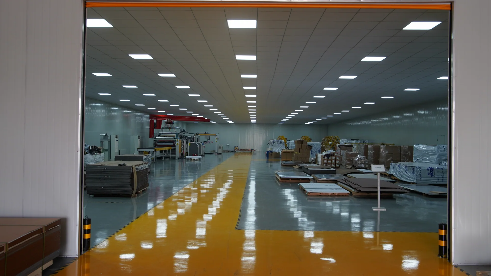 Professional view of the YIDING architectural aluminium finishing hall